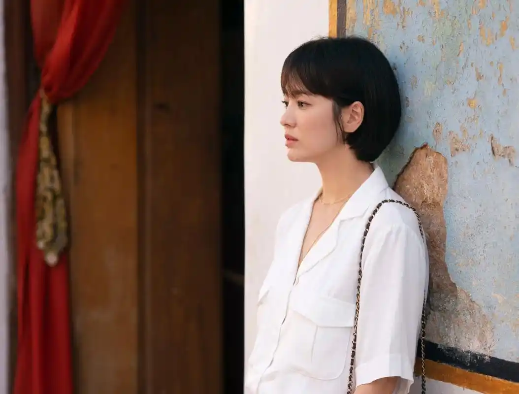 宋慧乔终于换掉了"初恋短发",尝试"羊毛卷"发型,美哭了!