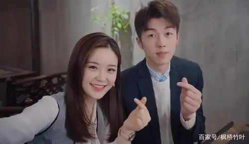 女二号童欣(金雯昕)对韩医生(刘宥畅)春鸾心动,以粉丝后援