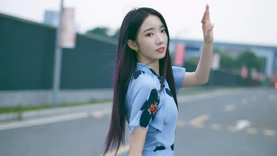 长发美女孟美岐壁纸