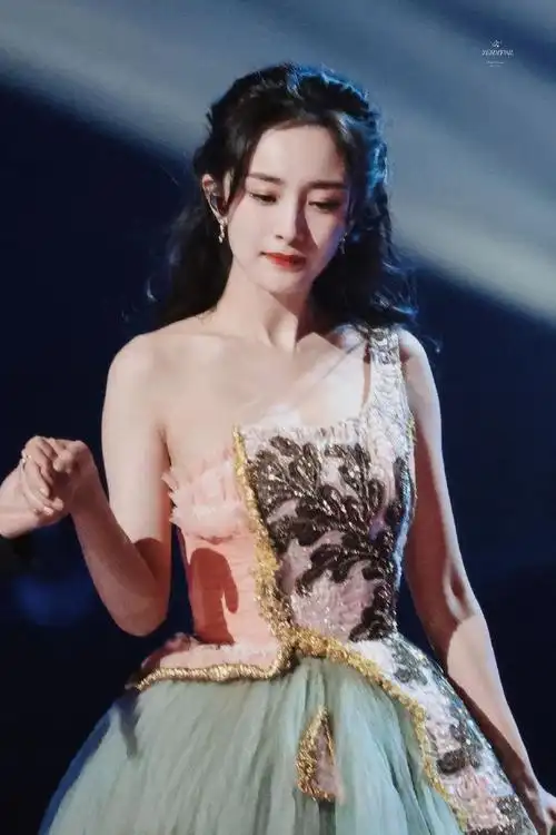 杨幂湖南卫视跨年晚会