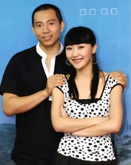 谷智鑫:34岁拍戏坠马瘫痪,妻子照顾他8年,未办婚礼成终身遗憾