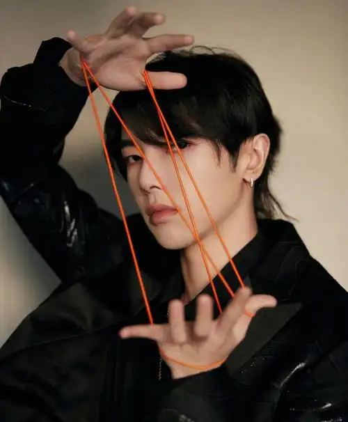 贵公子花花华晨宇扎小辫尽显俏皮优雅升级当爸少年感依旧