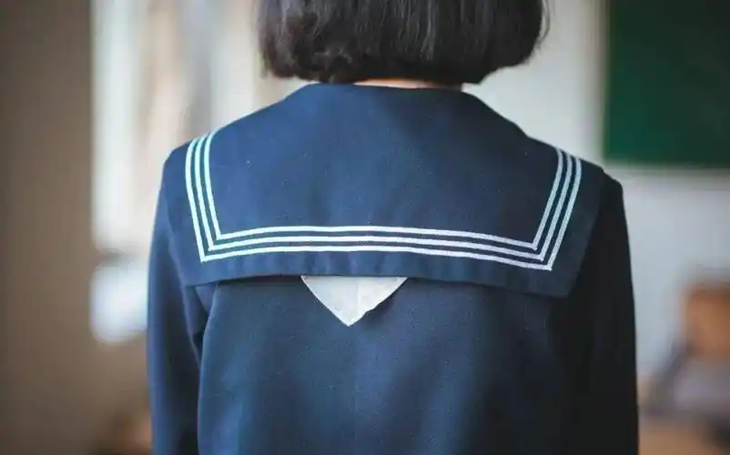 时髦办 | 适合jk的女明星,海边的杨超越 1_水手服