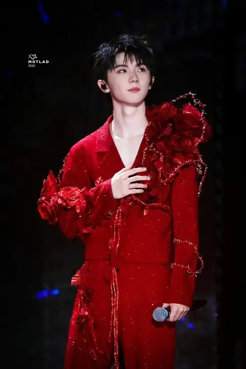 马嘉祺风花雪月饭拍