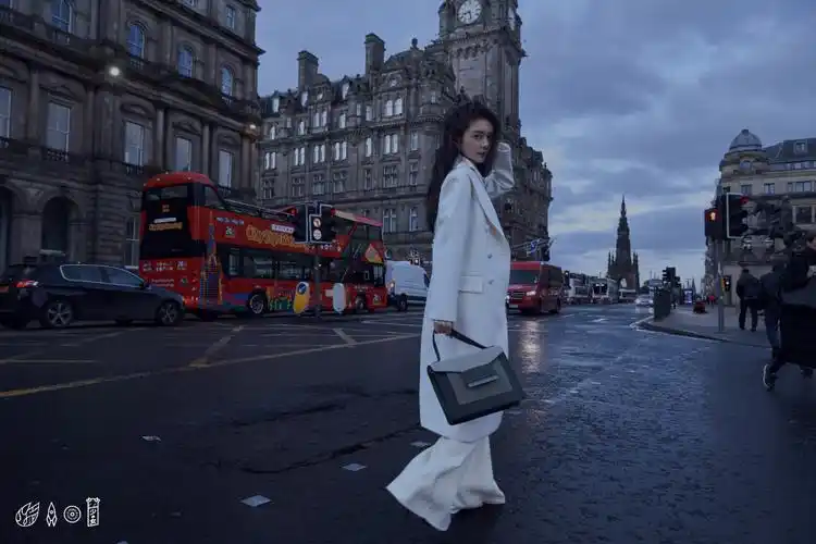 傅菁飒冷街头写真图片26