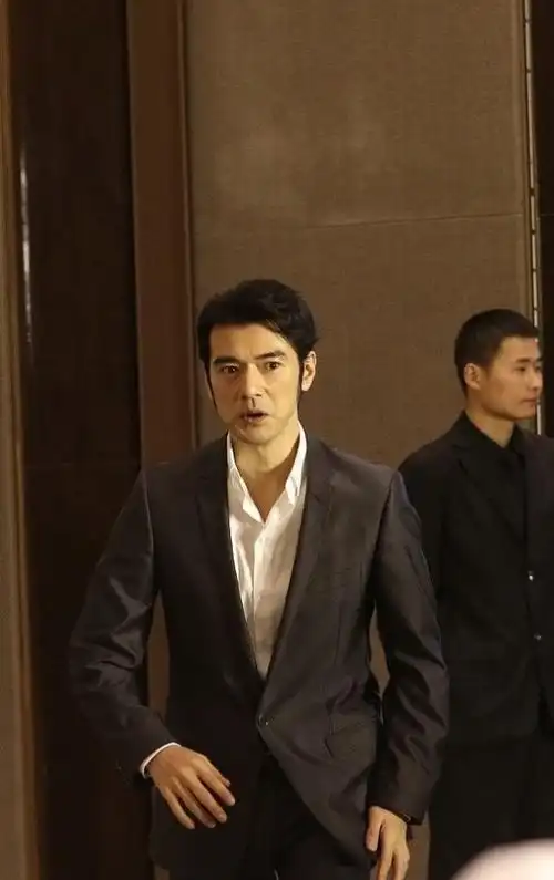 高质量男士金城武身穿西装好潇洒真是自带霸总范