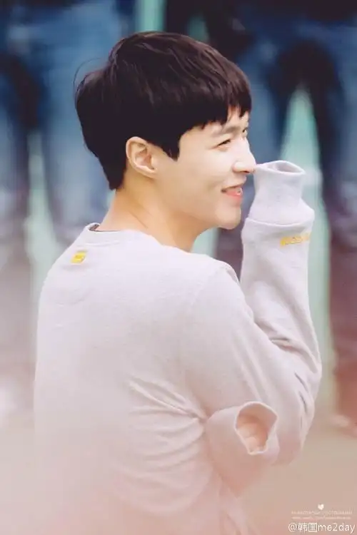 【instagram】散发不同魅力的#张艺兴#反正怎么都帅(cr:logo)