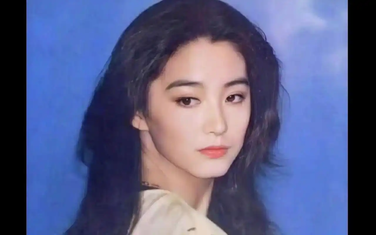 "世纪美人"林青霞的颜值变化,风华绝代,美的雌雄莫辨,富有传奇色彩的