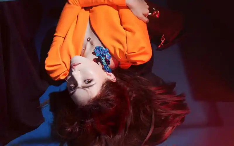 昆凌暗黑系魅惑高清桌面壁纸