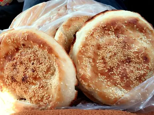 徐州美食最少不了的,就是这金灿灿的大烧饼喽!