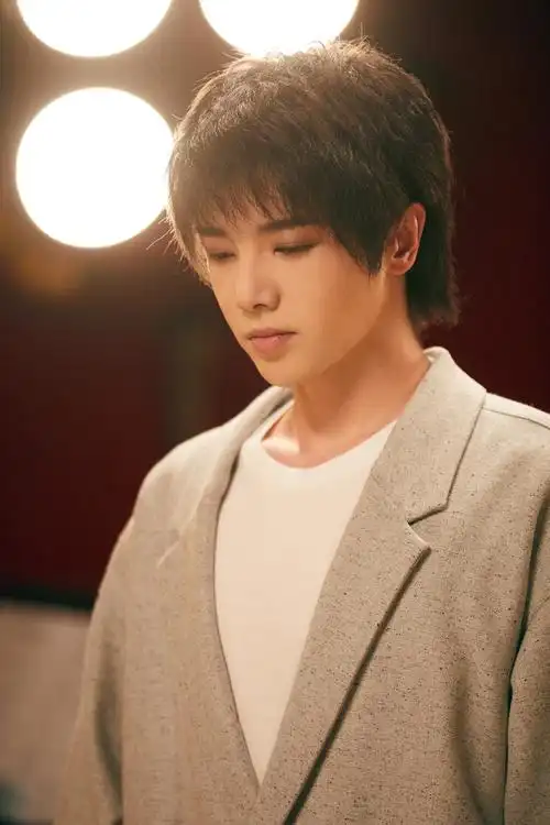 《歌手》华晨宇献歌前女友 吉克隽逸奇袭成功