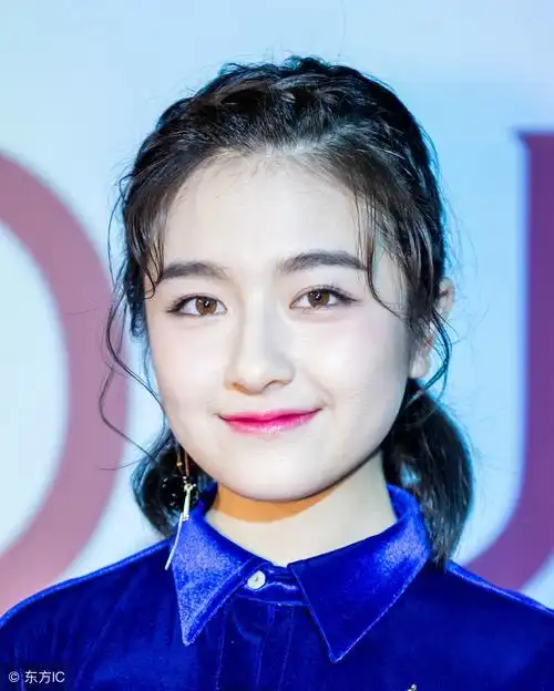 李兰迪长相清秀甜美拥有一张可爱的娃娃脸