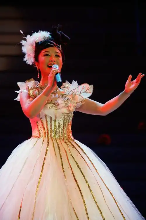 data-lemmaid="3488218">中央民族歌舞团 /a>女高音歌唱家, a target=