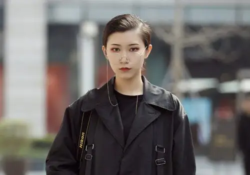 秋季女生离子烫短发效果图头发多女生梳短直发百变才够味儿