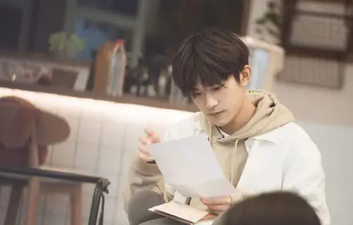 易烊千玺朋友请听好