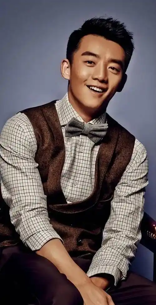 某明星因偷吃在酒店被抓,经纪人出面沟通,王一博,郑恺躺枪_网友_事情_