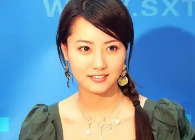 同样是演《神话》玉漱公主,把金喜善和白冰放一起看,差别在哪儿