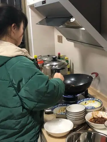 高手在民间啊,老姐你会炒菜,你还是我姐吗?你这个精致的猪猪女孩.