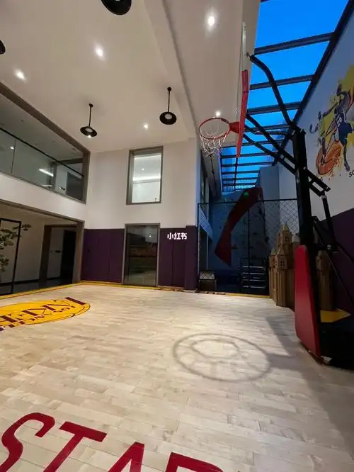 地下室篮球场