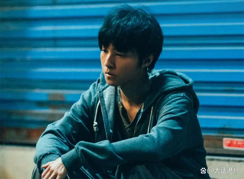 同样和小孩搭戏,把王俊凯与张子枫放在一起,差距就出来了