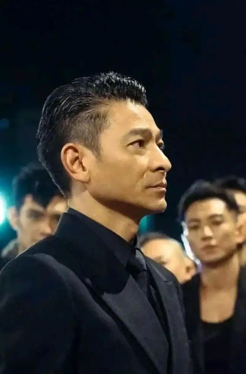 谢霆锋问刘德华:华哥,我小时候有尿湿你的衣服了吗?