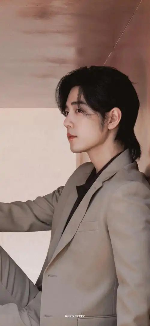 肖战##肖战顺顺利利##肖战深v亮钻西装