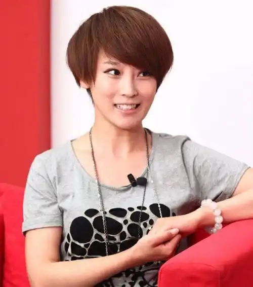 2011年,谢楠首次参演孙俪,邓超,闫妮等主演的古装神话爱情电影《画壁