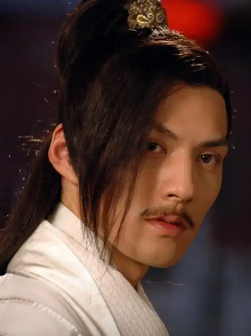 1999年,严屹宽出演《情书》,开始在圈内崭露头角,#哥年轻的时候剧还是