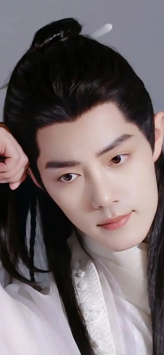 一袭白衣,孤高清冷,不愧是时影神官! #肖战# #玉骨遥