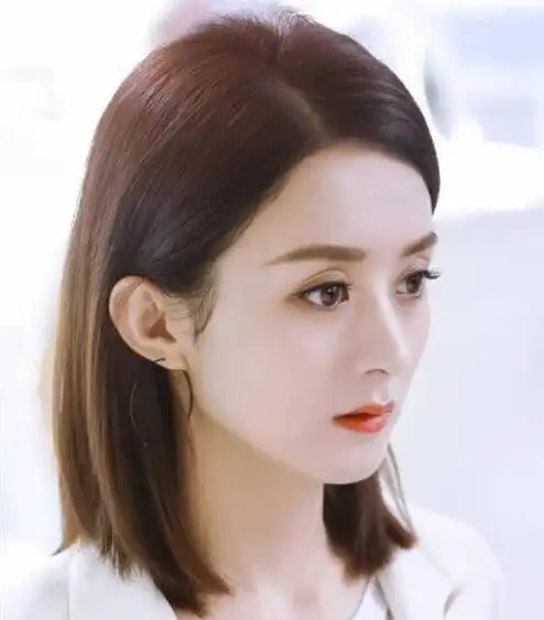 赵丽颖直发发型图片,清新淡雅简约不失时尚