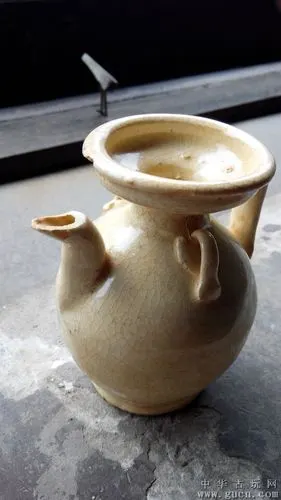 宋代青白瓷玻璃釉盘口小执壶