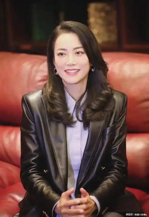 霍汶希罕晒女儿全身照12岁女儿被指像妈妈清纯甜美气质好绝