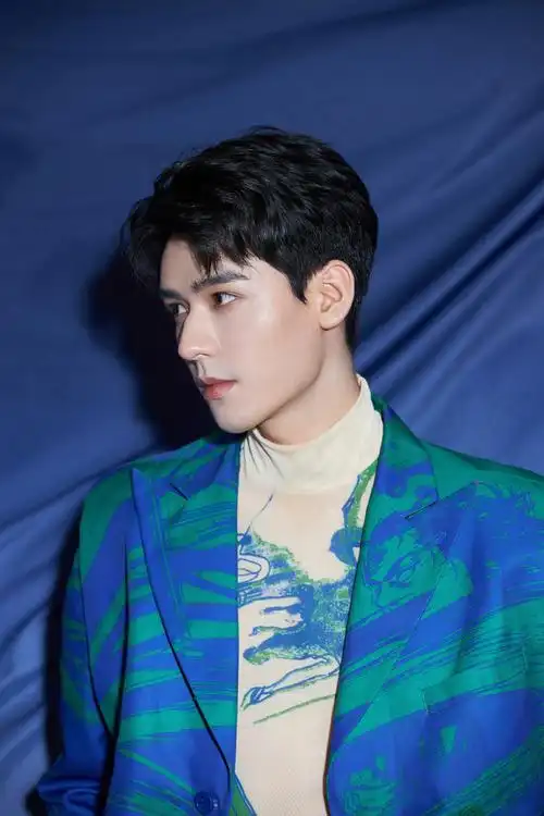 龚俊潮流西装酷帅写真图片