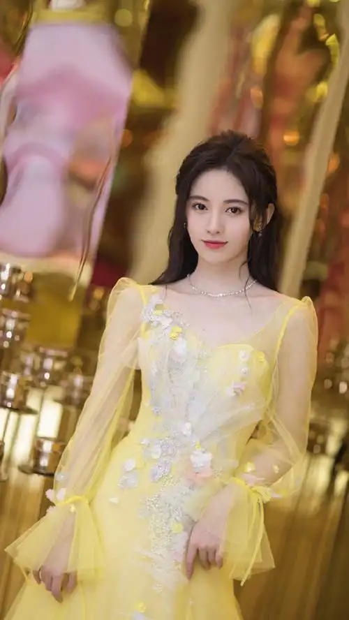 "四千年美女"鞠婧祎身穿黄色纱裙,仙气满满,颜值真的绝了