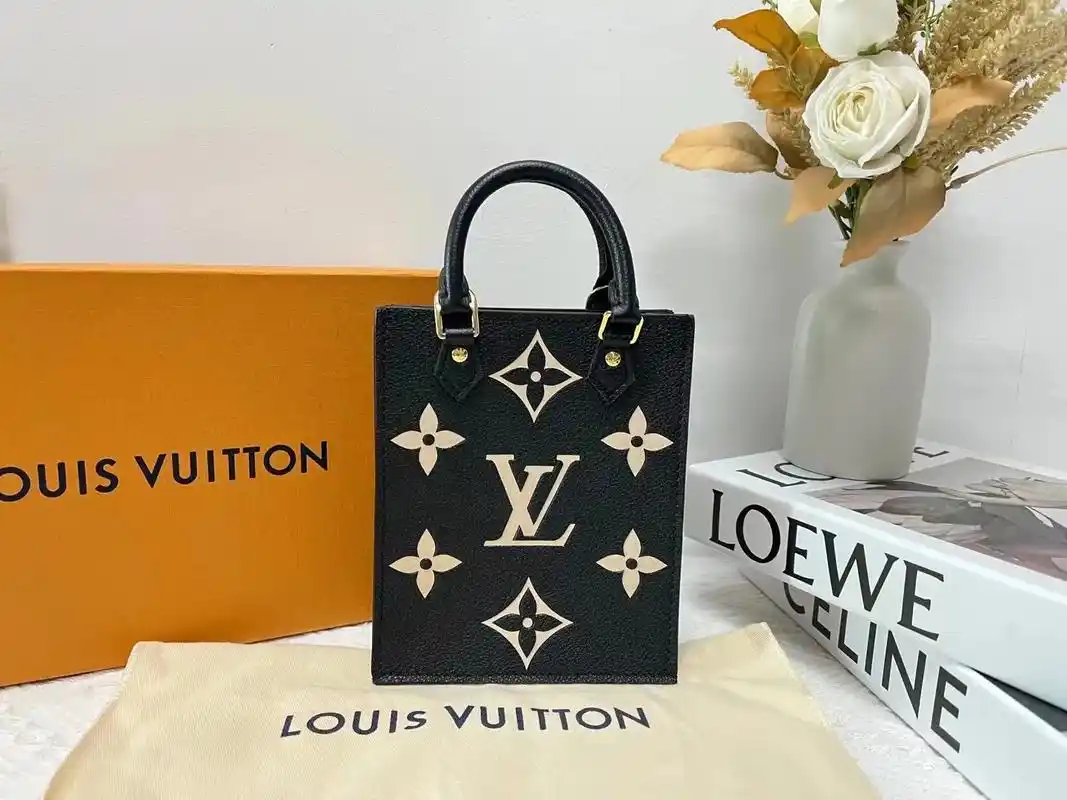 新到lv 琴谱包 mini tote黑色全皮 - 抖音