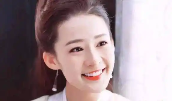 就像月牙,她们被说成像初恋_眼睛_李一桐_李沁