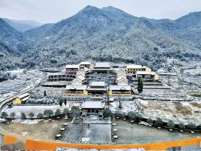 让无数游客直呼yyds的明月山雪景究竟美成什么样子