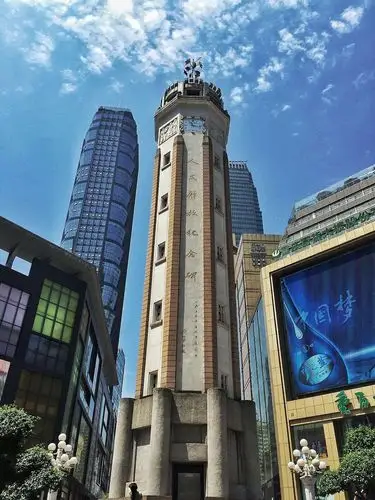 解放碑高大巍峨.