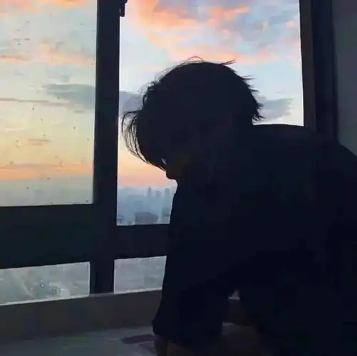 头像情侣大海深处有一家蓝色的便利店贩卖蓝色的孤独