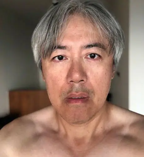 胡子拉碴发福剃光头帅极一时的他们也不堪衰老各个变成老大爷