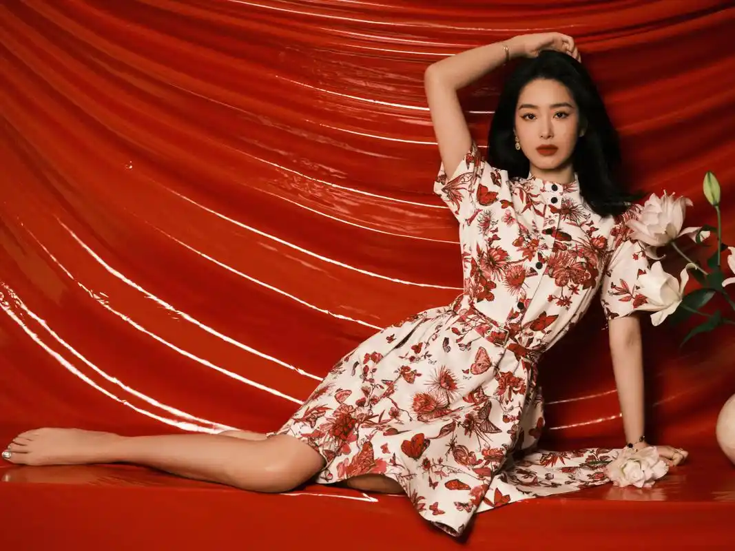 杨采钰[亲吻][亲吻]#气质美女# #性感美女# #2月图文动态激励计划