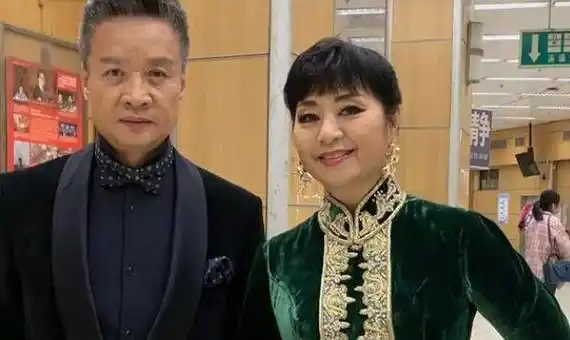 42岁再嫁法国贵族老公,不改国籍没生孩子的殷秀梅,为何被宠成宝_菲