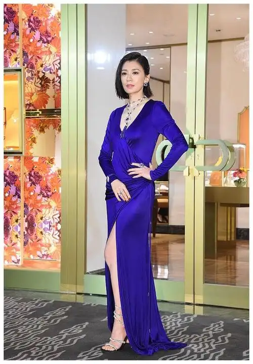 2020年10月6日,中国台北,贾静雯出席品牌剪彩活动.