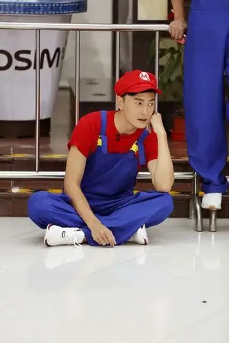 真心英雄郑元畅变长腿马里奥 贡献表情包