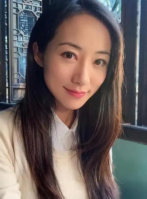 韩雪"白富美"形象崩塌?只因她在家偷用这款平价美容仪!