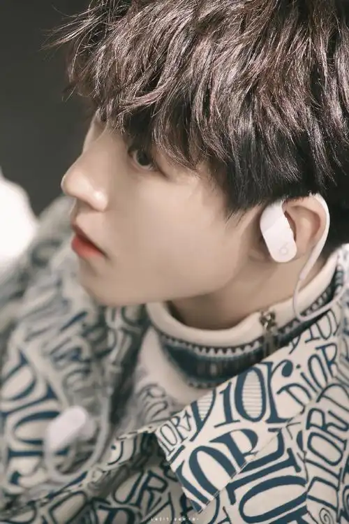 漫画中走出来的神仙颜值#王俊凯啊,这颜值真的爱了,漫撕男本男,敛部