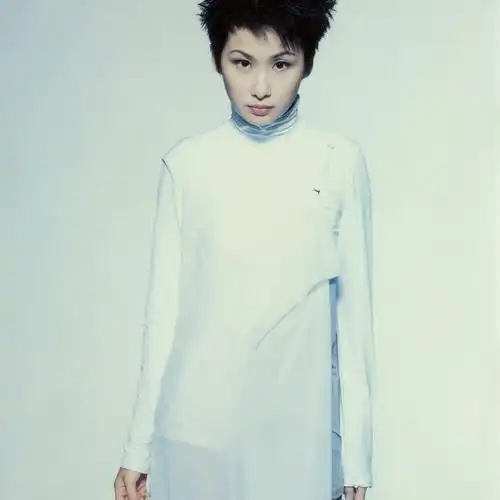 p>汤宝如(karen tong),1971年10月4日出生于香港,中国香港女歌手