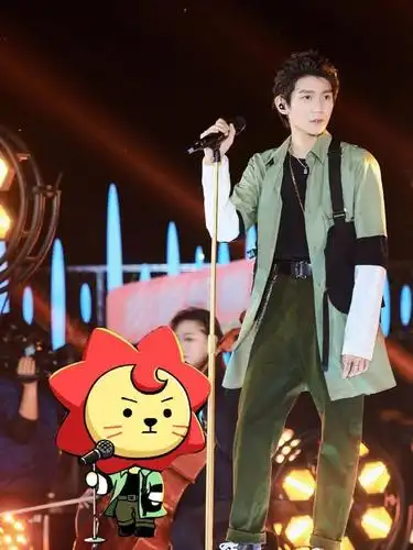 王源x莱阳不完全统计的同框,父子两人真的太像了