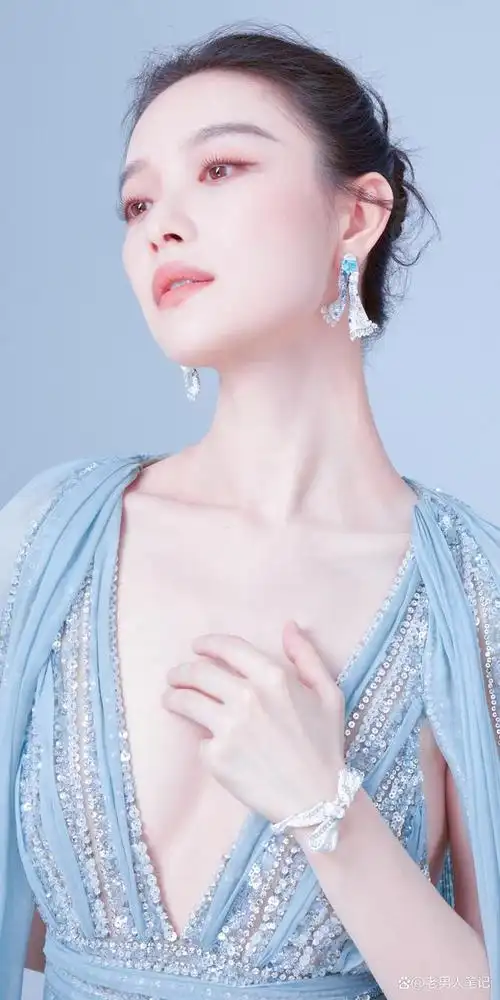 大家熟悉的倪妮,是中国内地一位备受关注的女明星,她以清新脱俗的外貌