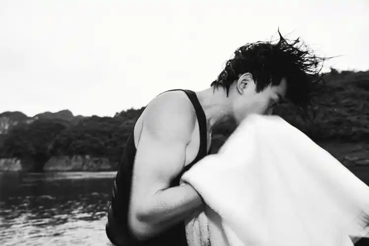 易烊千玺这个肌肉我可以